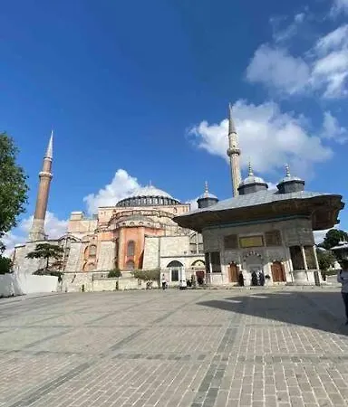 Lägenhet Sea View With Balcony,in Middle Of Ayasofia Istanbul